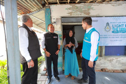 Tebar Kebaikan di Bulan Ramadan, PLN Sambung Listrik Serentak 350 Masyarakat Pra Sejahtera di Jatim