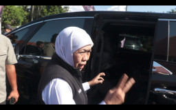 Di Tengah Narasi Bela UMKM, Khofifah Ajak Siswa SLB Belanja di Mal