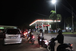 Krisis Kepercayaan Jadi Pemicu, Warga Tetap Antre BBM Meski Pemerintah Pastikan Tak Ada Kenaikan 