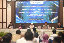 Mbak Wali Sampaikan LKPJ Tahun Anggaran 2025 di Rapat Paripurna DPRD