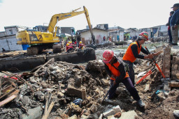 Pemkot Surabaya Tegaskan Normalisasi Sungai Kalianak Jalankan Program Pusat