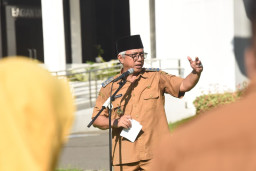 Pimpin Apel Pagi, Gus Qowim Tekankan Kinerja Optimal dan Bijak Hadapi Isu Global