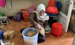 Produksi Kue Gapit Bojonegoro Raup Omzet Rp 35 Juta di Bulan Ramadhan Tahun 2026