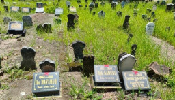 Heboh! Polemik Aturan Nisan 'Dicoret Tanda Silang Merah' di TPU Kludan Sidoarjo