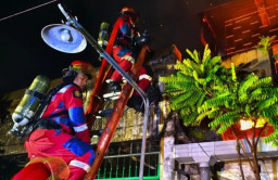 Diduga Korsleting Listrik, Tempat Usaha Konveksi di Sidoyoso Surabaya Terbakar Hebat
