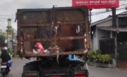 Terkendala Masalah Teknis, Truk Sampah Keropos di Kota Malang Tetap Beroperasi - Berceceran di Jalan