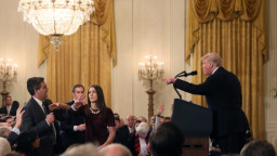 Trump Dikerjai Wartawan, Baru Ngaku Bukan Pemerkosa