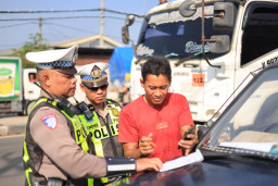 Polisi Gresik Razia Truk Langgar Aturan, Puluhan Kendaraan Dipaksa Putar Balik di Jalur Pantura