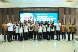 Kapolres Gresik Lepas Atlet Voli U-18, Targetkan Prestasi di Kejurnas 2026