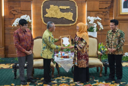 Sinergi Pemprov Jatim dan Australia Buka Peluang Ekspor Produk Kulit ke Timur Tengah