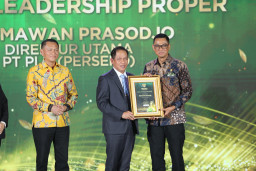 Borong 11 PROPER Emas KLH 2025, Dirut PLN Darmawan Prasodjo Raih Penghargaan Green Leadership