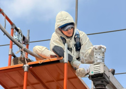 PLN UPT Madiun Lakukan Pemeliharaan Jaringan Tanpa Padam, Pasokan Listrik Tetap Aman