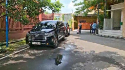 KPK Geledah Rumah Dirut Perumda Tirta Taman Sari, Pendalaman Kasus OTT Maidi Berlanjut