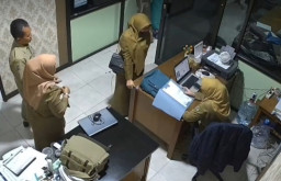 SK Palsu Berkedok Rekrutmen PNS, Belasan Warga Datangi Kantor Pemkab Gresik