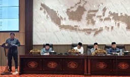 DPRD Sumenep Gelar Rapat Paripurna Penyampaikan PU Fraksi Terhadap Nota Penjelasan Bupati Atas 3  Raperda