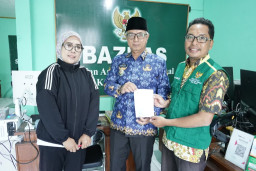 Gus Qowim Tunaikan Zakat di Baznas Kota Kediri, Ajak Warga Salurkan Zakat Baznas