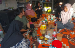 Viral! Belasan IRT Surabaya Tertipu PO Sembako Fiktif, Kerugian Ditaksir Capai Rp1,5 Miliar