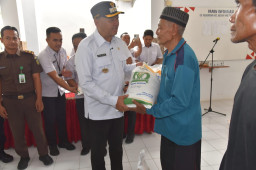 Wujudkan Ketahanan Pangan Dampak Dinamika Global, Bupati Tulungagung Gatut Sunu Salurkan Bantuan CPP