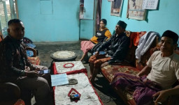 Demi Verval Data Warga Miskin, Guru di Jember Rela Tempuh Jarak Jauh hingga Medan Ekstrem