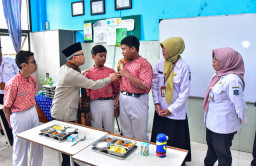 Wamendikdasmen Tinjau TKA Jenjang SD di Surabaya, Pemkot Pastikan Pelaksanaan Berjalan Optimal