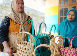 Terus Berkreasi, Perajin Besek Bambu Magetan Eksis Bertahan di Era Digitalisasi