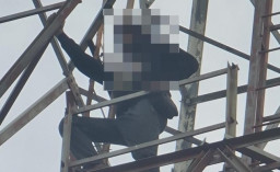 Gegara Masalah Asmara, Pria Nekat Panjat Tower di Sidoarjo Diduga Depresi