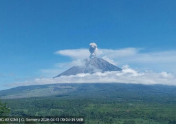 Tinggi Letusan Capai 1.000 Meter, PVMBG Imbau Erupsi Gunung Semeru Masuk Status Siaga