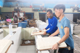 Harga Minyak Melambung Tinggi, Sentra Perajin Tahu di Jombang Ikut Meringis