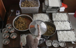 Dinilai Efektif, SPPG di Kota Malang Mulai Uji Coba Terapkan MBG Konsep 'Prasmanan'