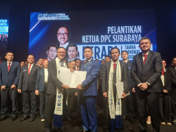 Tonic Tangkau Resmi Pimpin DPC Peradi SAI Surabaya, Dorong Era Baru Advokat Berintegritas