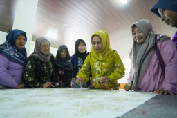 Laksanakan Hasil Musrenbang, Warga Pulorejo Ikuti Pelatihan Membatik