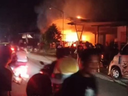 Korsleting Listrik, Gudang Sembako di Blitar Terbakar Habis, Dua Korban Luka