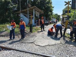 Slogan BERTEMAN, KAI Daop 7 Madiun Tingkatkan Keselamatan dengan Normalisasi Jalur Wilayah Blitar