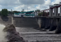 Salah Satu korban Hanyut Deras Aliran Sungai Brantas Masih Dilakukan Pencarian