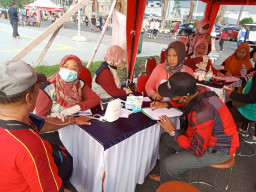 Manfaatkan CFD, Puskesmas Krembung Layani Cek Kesehatan Gratis