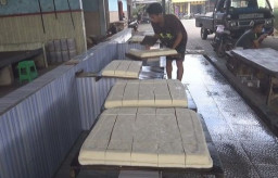 Harga Kedelai Naik, Produsen Tahu di Trenggalek Pilih Kecilkan Ukuran