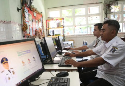 Gandeng Sekolah Swasta, Pemkot Surabaya Pastikan Tak Ada Anak Putus Sekolah