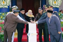 Luncurkan 40 Sekolah Berintegritas di Hardiknas 2026, Khofifah Dorong Pembentukan Karakter dan SDM Unggul Jawa Timur
