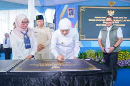 Khofifah Resmikan Revitalisasi 45 Sekolah di Tiga Daerah, Anggaran Capai Rp46,9 Miliar