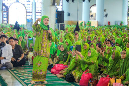 Harlah ke-80 Muslimat NU, Khofifah Serukan Perdamaian Dunia dari Surabaya