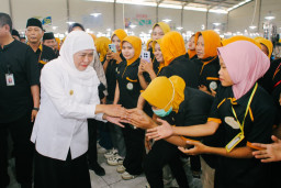 Salurkan BLT DBHCHT, Ratusan Buruh Rokok di Bojonegoro Terima Bantuan