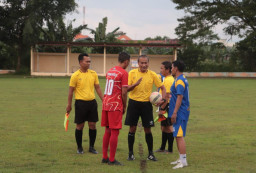 Hujan Warnai Duel Grass 2000 vs Taman Veteran, Laga Silaturahmi Berakhir Imbang 1-1