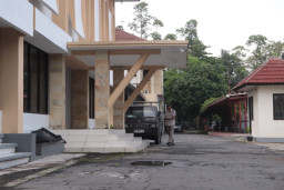 KPK Periksa Saksi dari Napi hingga Bank Jatim dalam Kasus Maidi  ‎