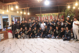 Yakuza Maneges Den Gus Thuba Kawal Dugaan Pelecehan Oknum Kyai  ‎