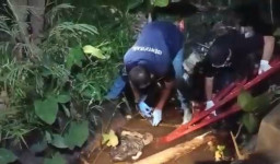 Ponorogo Geger!  Jasad Bayi Hugel Dibuang di Selokan 