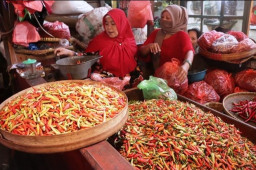 Jelang Idul Adha, Harga Komoditas Cabai Rawit-Bawang Merah di Surabaya Meroket