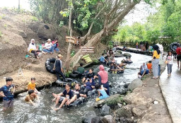 Menikmati Healing Murah di Tumpak Selo, Tawarkan Tubing hingga Glamping