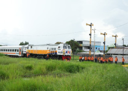 Perdana, KAI Daop Surabaya Uji Coba Gunakan Biodiesel B50 pada Lokomotif