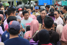 Puluhan Ribu Warga Jember Serbu Karnaval SCTV 2026, Gus Fawait : Berdampak Ekonomi