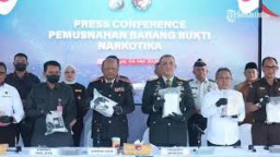 Polda jatim musnahkan 22kilo kokain temuan Sumenep